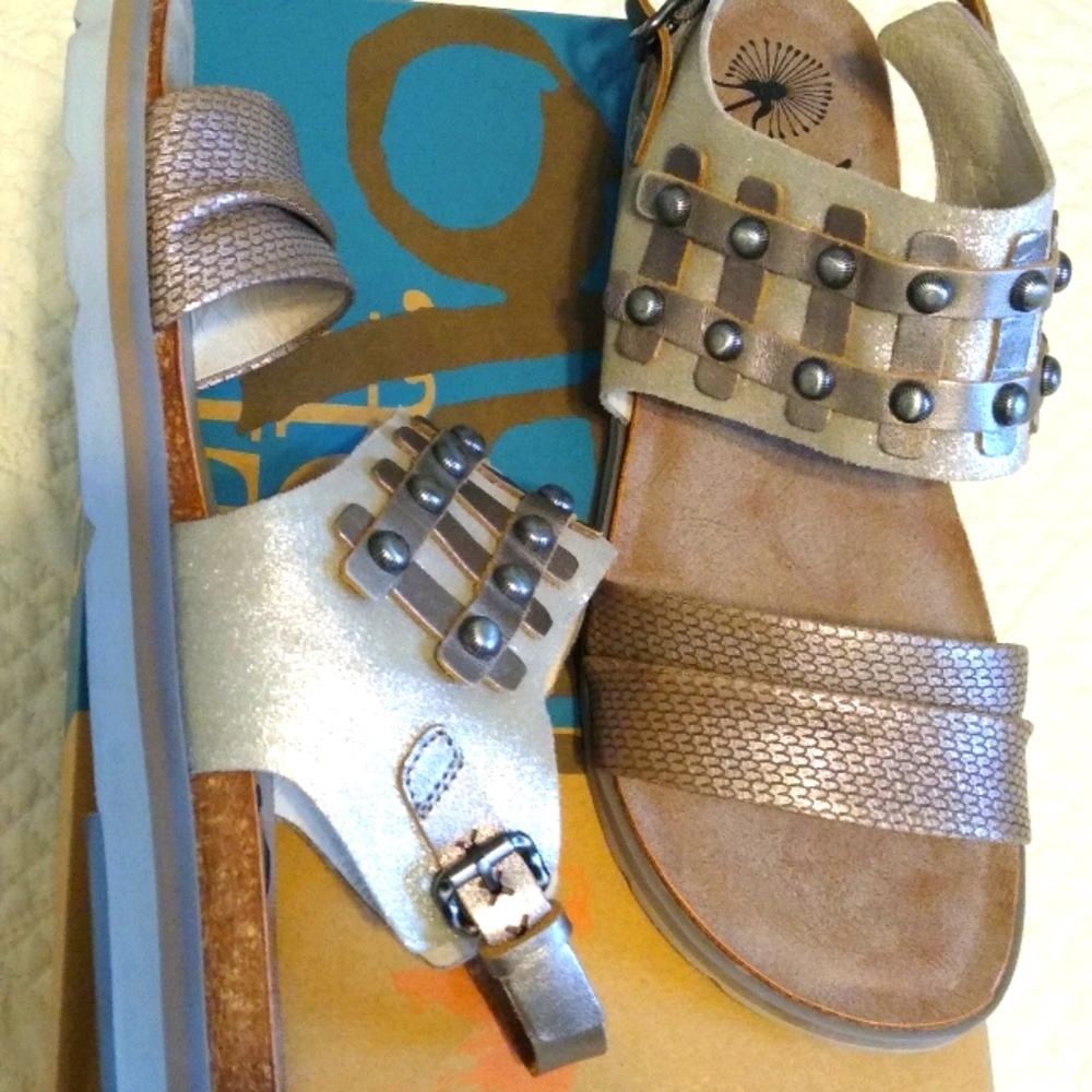 Otbt leather silver/pewter sandals